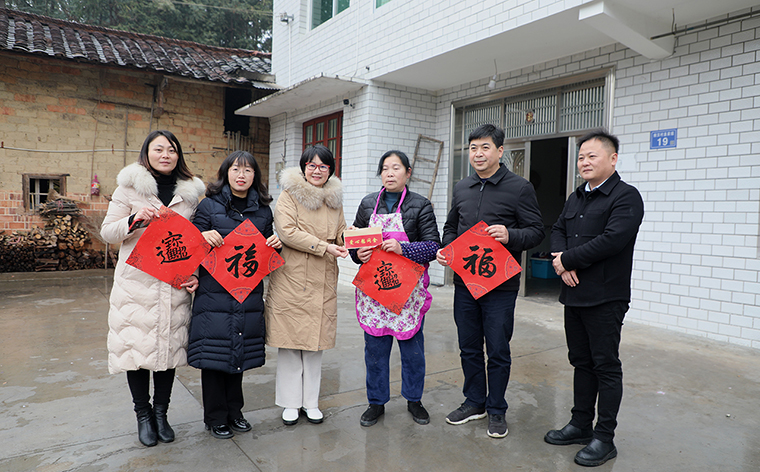 綠之韻集團參加長沙市工商聯、市光彩事業(yè)基金會新春走訪慰問活動
