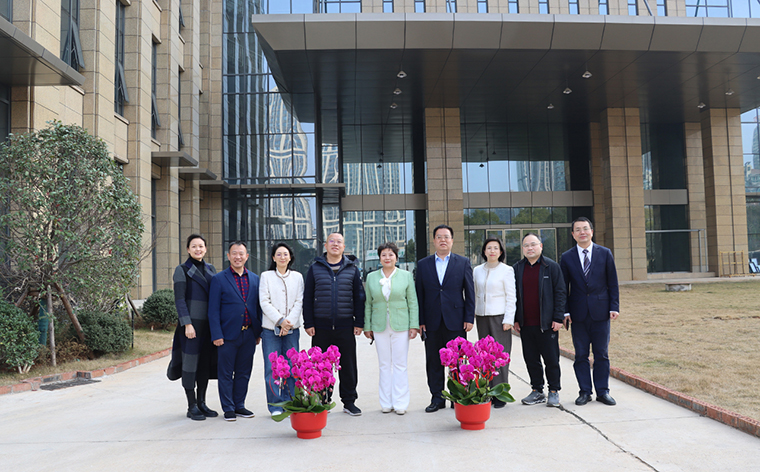 中共長沙市委統(tǒng)戰(zhàn)部副部長、市工商聯(lián)黨組書記何惠風一行蒞臨綠之韻中心走訪調(diào)研