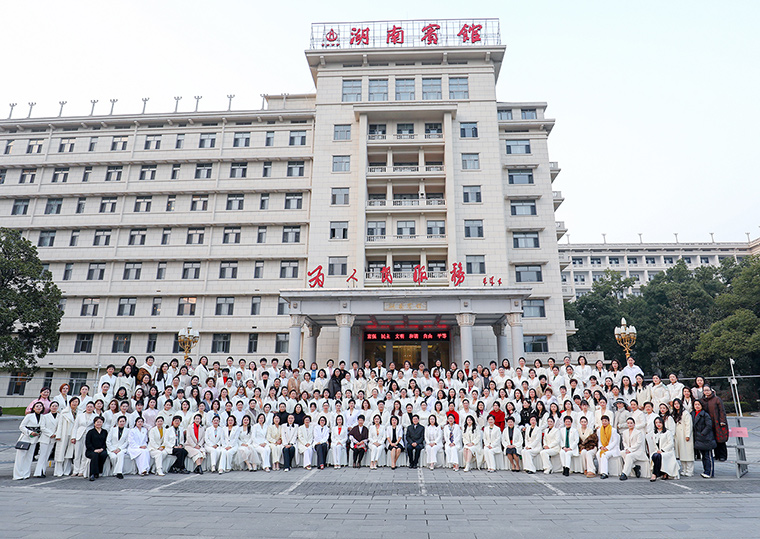 勞嘉總裁出席2024年湖南省女企業(yè)家協(xié)會年會，被授予“湘商卓越獎”