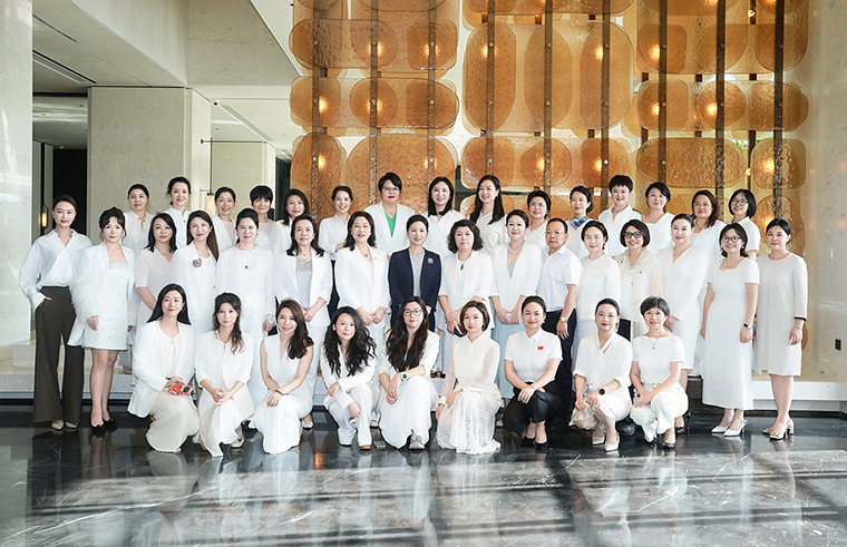 湖南省女企業(yè)家協(xié)會第一次婦女大會召開，勞嘉總裁當(dāng)選女企業(yè)家協(xié)會婦聯(lián)主席